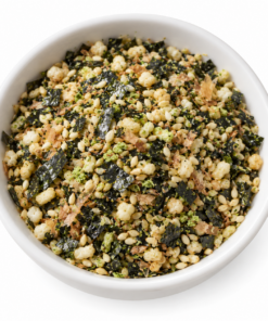 Kameya wasabi furikake met sesam, zeewier en rijstcrackers in een witte ronde kom
